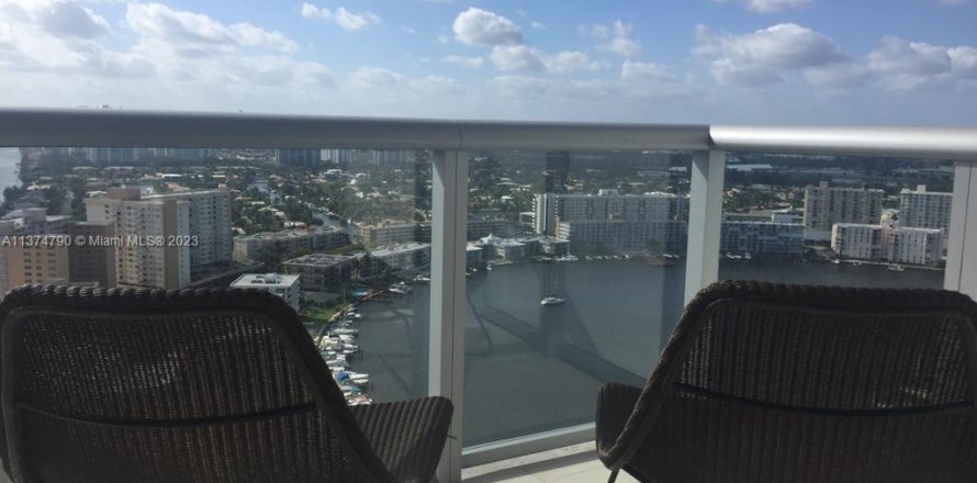 Condo in Hallandale Beach, Florida, 2 bedrooms  № 1973537