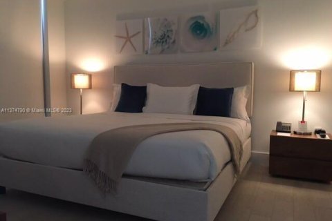 Condo in Hallandale Beach, Florida, 2 bedrooms  № 1973537 - photo 13