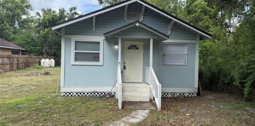 House in Umatilla, Florida 3 bedrooms, 105.54 sq.m. № 1803833
