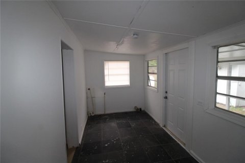 House in Umatilla, Florida 3 bedrooms, 105.54 sq.m. № 1803833 - photo 15