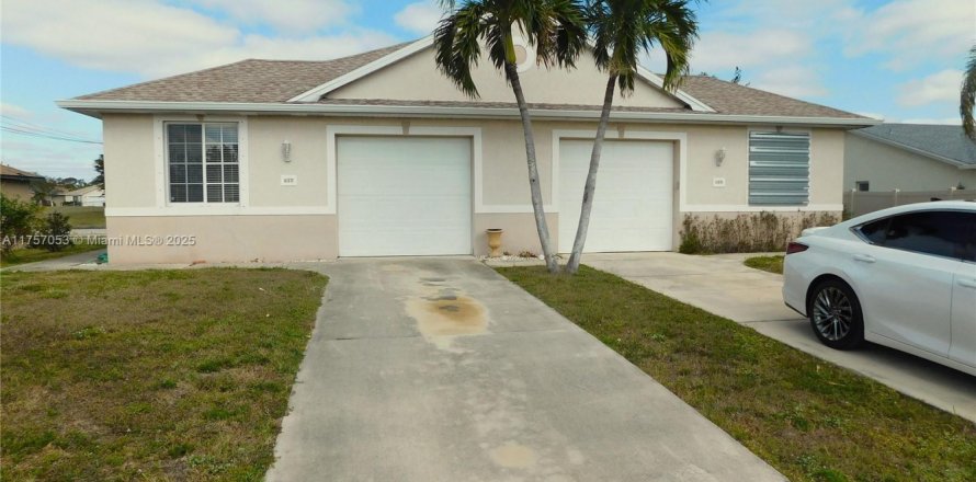 House in Cape Coral, Florida 3 bedrooms, 139.26 sq.m. № 1705072