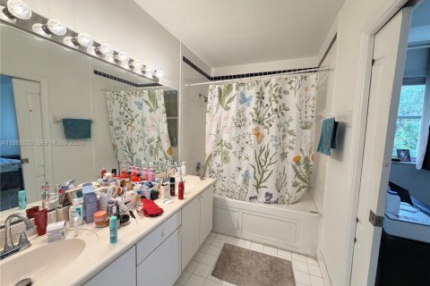 Снять в аренду таунхаус в Дорал, Флорида 3 спальни, 142.42м2, № 2048172 - фото 8