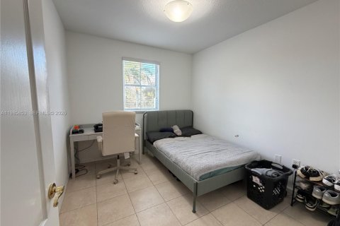 Снять в аренду таунхаус в Дорал, Флорида 3 спальни, 142.42м2, № 2048172 - фото 9