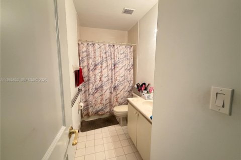 Снять в аренду таунхаус в Дорал, Флорида 3 спальни, 142.42м2, № 2048172 - фото 11