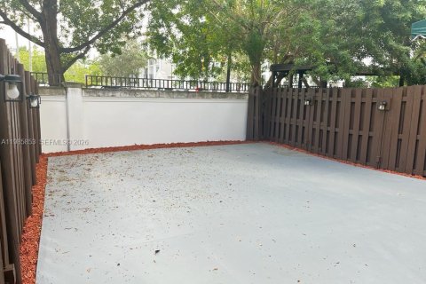 Снять в аренду таунхаус в Дорал, Флорида 3 спальни, 142.42м2, № 2048172 - фото 13