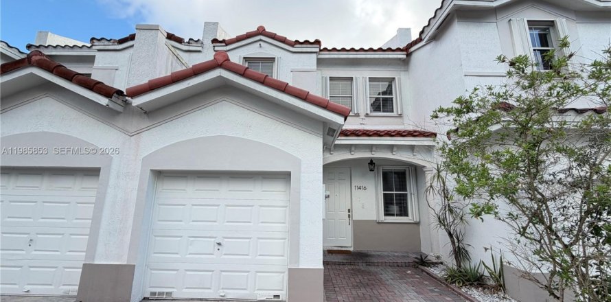 Таунхаус в Дорал, Флорида 3 спальни, 142.42м2 № 2048172