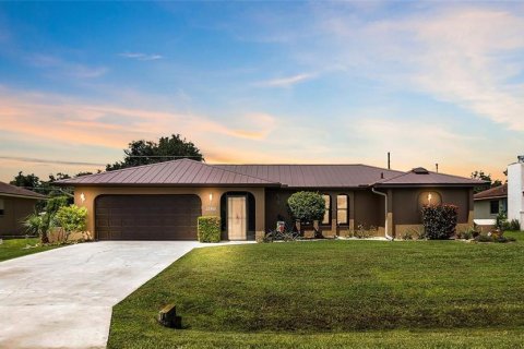 Casa en venta en Port Charlotte, Florida, 3 dormitorios, 188.31 m2 № 1790108 - foto 1
