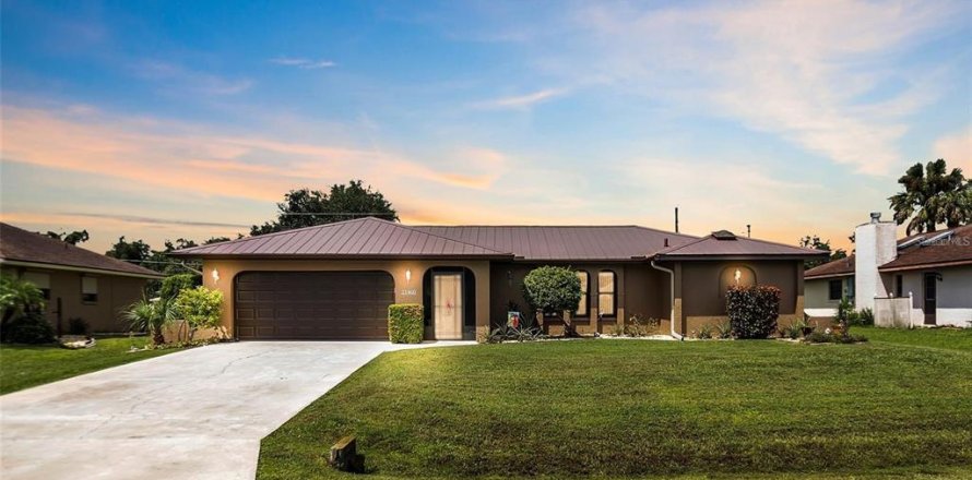 Casa en Port Charlotte, Florida 3 dormitorios, 188.31 m2 № 1790108