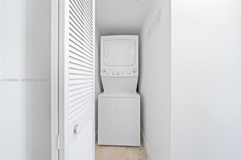 Купить кондоминиум в Майами, Флорида 2 спальни, 96.62м2, № 2020114 - фото 19