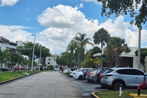 Copropriété à louer à Miami, Floride: 2 chambres, 89.93 m2 № 2075556 - photo 13