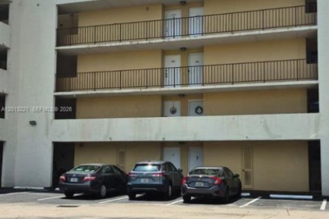 Copropriété à louer à Miami, Floride: 2 chambres, 89.93 m2 № 2075556 - photo 2