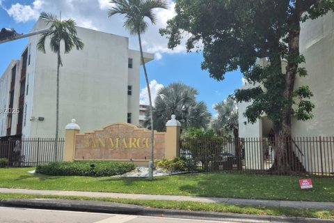Copropriété à louer à Miami, Floride: 2 chambres, 89.93 m2 № 2075556 - photo 14
