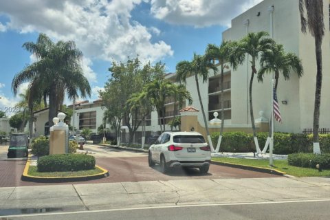 Copropriété à louer à Miami, Floride: 2 chambres, 89.93 m2 № 2075556 - photo 15