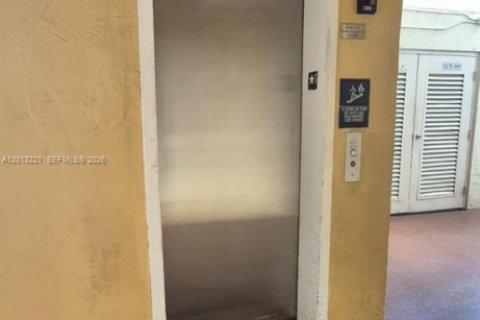 Copropriété à louer à Miami, Floride: 2 chambres, 89.93 m2 № 2075556 - photo 6