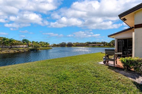 Villa ou maison à Davie, Floride 3 chambres, 143.81 m2 № 2041486