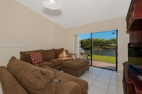 Villa ou maison à vendre à Davie, Floride: 3 chambres, 143.81 m2 № 2041486 - photo 4