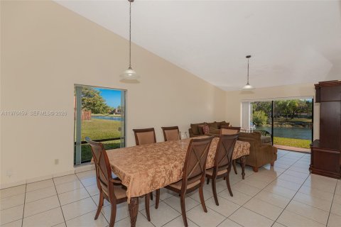 Villa ou maison à vendre à Davie, Floride: 3 chambres, 143.81 m2 № 2041486 - photo 3