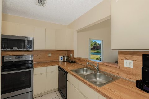 Villa ou maison à vendre à Davie, Floride: 3 chambres, 143.81 m2 № 2041486 - photo 11