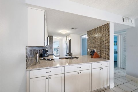 Condo in New Smyrna Beach, Florida, 2 bedrooms  № 2102238 - photo 15