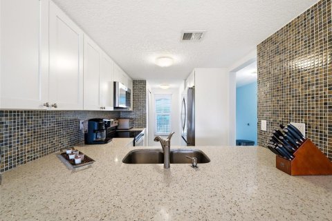 Condo in New Smyrna Beach, Florida, 2 bedrooms  № 2102238 - photo 14