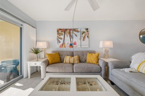 Condo in New Smyrna Beach, Florida, 2 bedrooms  № 2102238 - photo 21