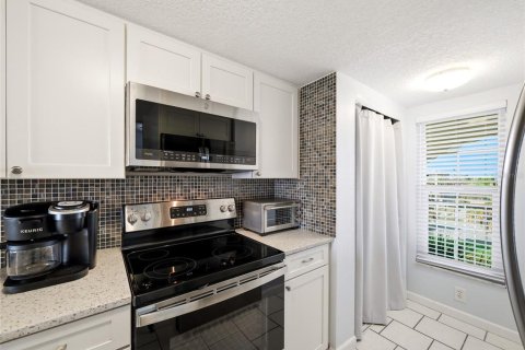 Condo in New Smyrna Beach, Florida, 2 bedrooms  № 2102238 - photo 12