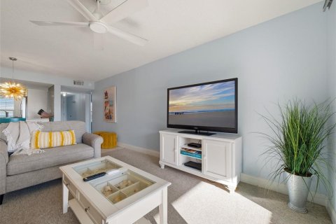 Condo in New Smyrna Beach, Florida, 2 bedrooms  № 2102238 - photo 22