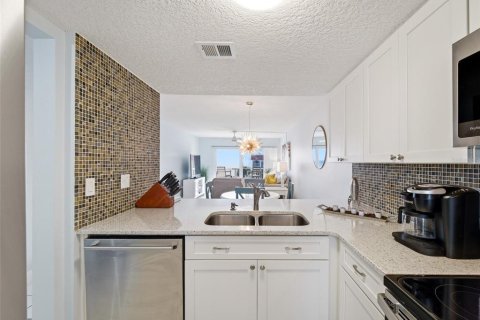 Condo in New Smyrna Beach, Florida, 2 bedrooms  № 2102238 - photo 4