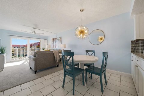 Condo in New Smyrna Beach, Florida, 2 bedrooms  № 2102238 - photo 17