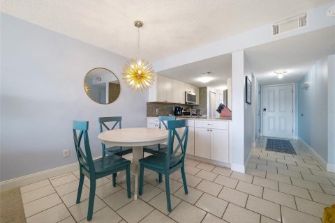 Condo in New Smyrna Beach, Florida, 2 bedrooms  № 2102238 - photo 7