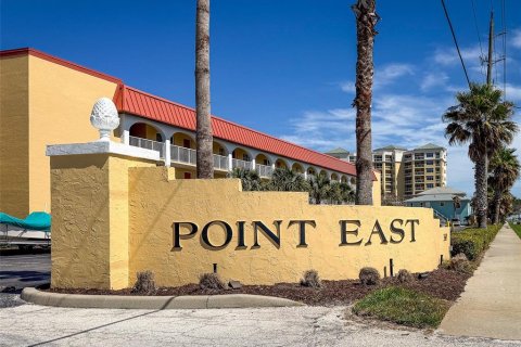 Condo in New Smyrna Beach, Florida, 2 bedrooms  № 2102238 - photo 2