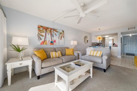 Condo in New Smyrna Beach, Florida, 2 bedrooms  № 2102238 - photo 20
