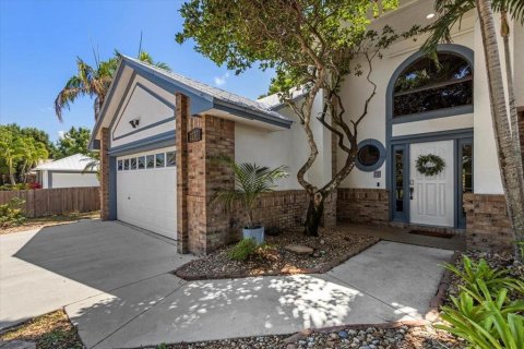 Villa ou maison à louer à Stuart, Floride: 4 chambres, 222.13 m2 № 2402350 - photo 2