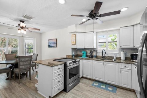 Villa ou maison à louer à Stuart, Floride: 4 chambres, 222.13 m2 № 2402350 - photo 5