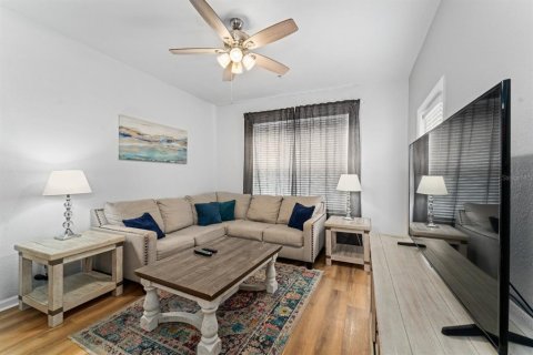 Condo in Orlando, Florida, 3 bedrooms  № 1866654 - photo 19