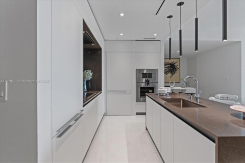 Condo in Miami, Florida, 2 bedrooms  № 1921802 - photo 3