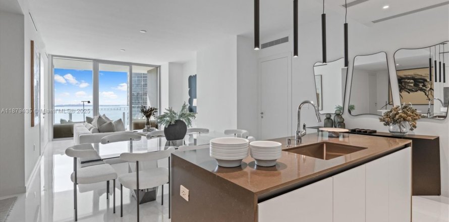 Condo in Miami, Florida, 2 bedrooms № 1921802