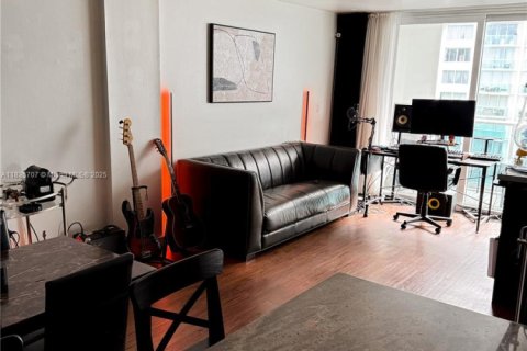 Condominio en venta en Miami Beach, Florida, 2 dormitorios, 91.32 m2 № 1939409 - foto 8