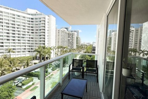 Condominio en venta en Miami Beach, Florida, 2 dormitorios, 91.32 m2 № 1939409 - foto 15