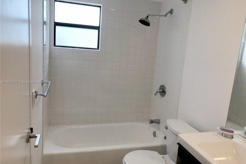 Condominio en venta en Miami Beach, Florida, 2 dormitorios, 91.32 m2 № 1939409 - foto 12