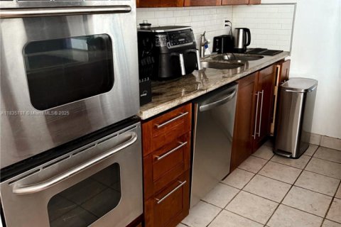 Condominio en venta en Miami Beach, Florida, 2 dormitorios, 91.32 m2 № 1939409 - foto 10