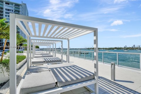 Condominio en venta en Miami Beach, Florida, 2 dormitorios, 91.32 m2 № 1939409 - foto 2