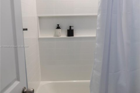 House in Dania Beach, Florida 3 bedrooms, 95.04 sq.m. № 2026086 - photo 16