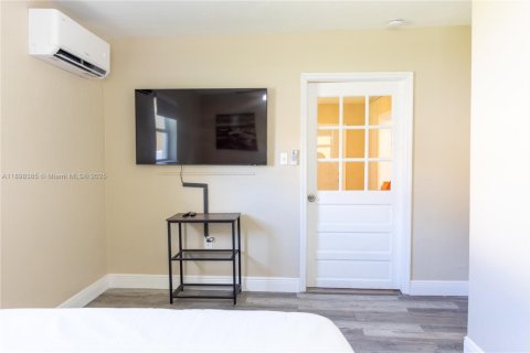 House in Dania Beach, Florida 3 bedrooms, 95.04 sq.m. № 2026086 - photo 13