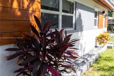 House in Dania Beach, Florida 3 bedrooms, 95.04 sq.m. № 2026086 - photo 4