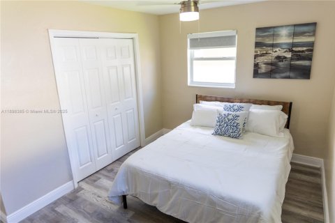 House in Dania Beach, Florida 3 bedrooms, 95.04 sq.m. № 2026086 - photo 11