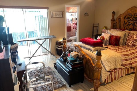 Купить кондоминиум в Майами-Гарденс, Флорида 2 спальни, 111.48м2, № 1968212 - фото 13