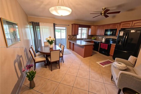 Купить кондоминиум в Майами-Гарденс, Флорида 2 спальни, 111.48м2, № 1968212 - фото 10