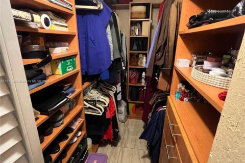 Купить кондоминиум в Майами-Гарденс, Флорида 2 спальни, 111.48м2, № 1968212 - фото 15