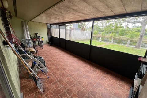 Купить кондоминиум в Майами-Гарденс, Флорида 2 спальни, 111.48м2, № 1968212 - фото 16